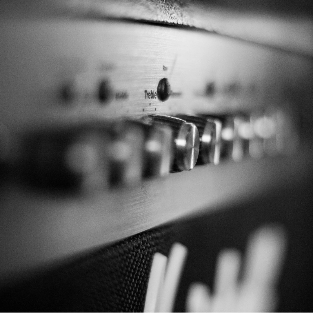 Black-and-white photograph of an amplifier dial